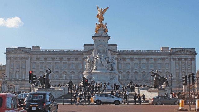 Curious About Trafalgar Square - Featured Image - 3