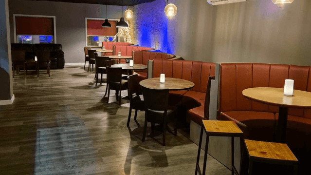 Houston's - Featured Image - 2