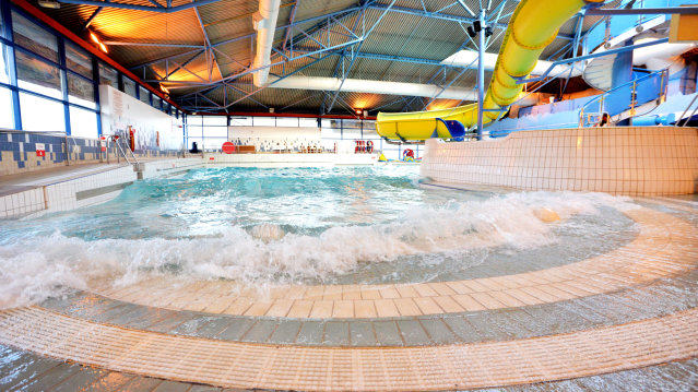 Pendle Wavelengths Swimming Pool - Featured Image - 4