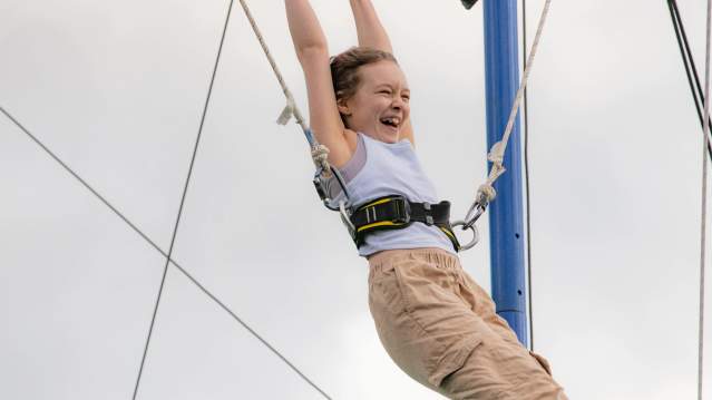 Flying Trapeze Above & Beyond Circus - Featured Image - 1