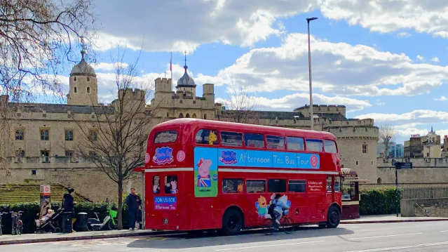 B-Bakery Peppa Pig Afternoon Tea Bus Tour - Featured Image - 6