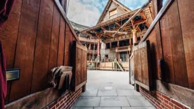 Courtyard entrance to Shakespeare’s Globe Theatre leading to stage area
