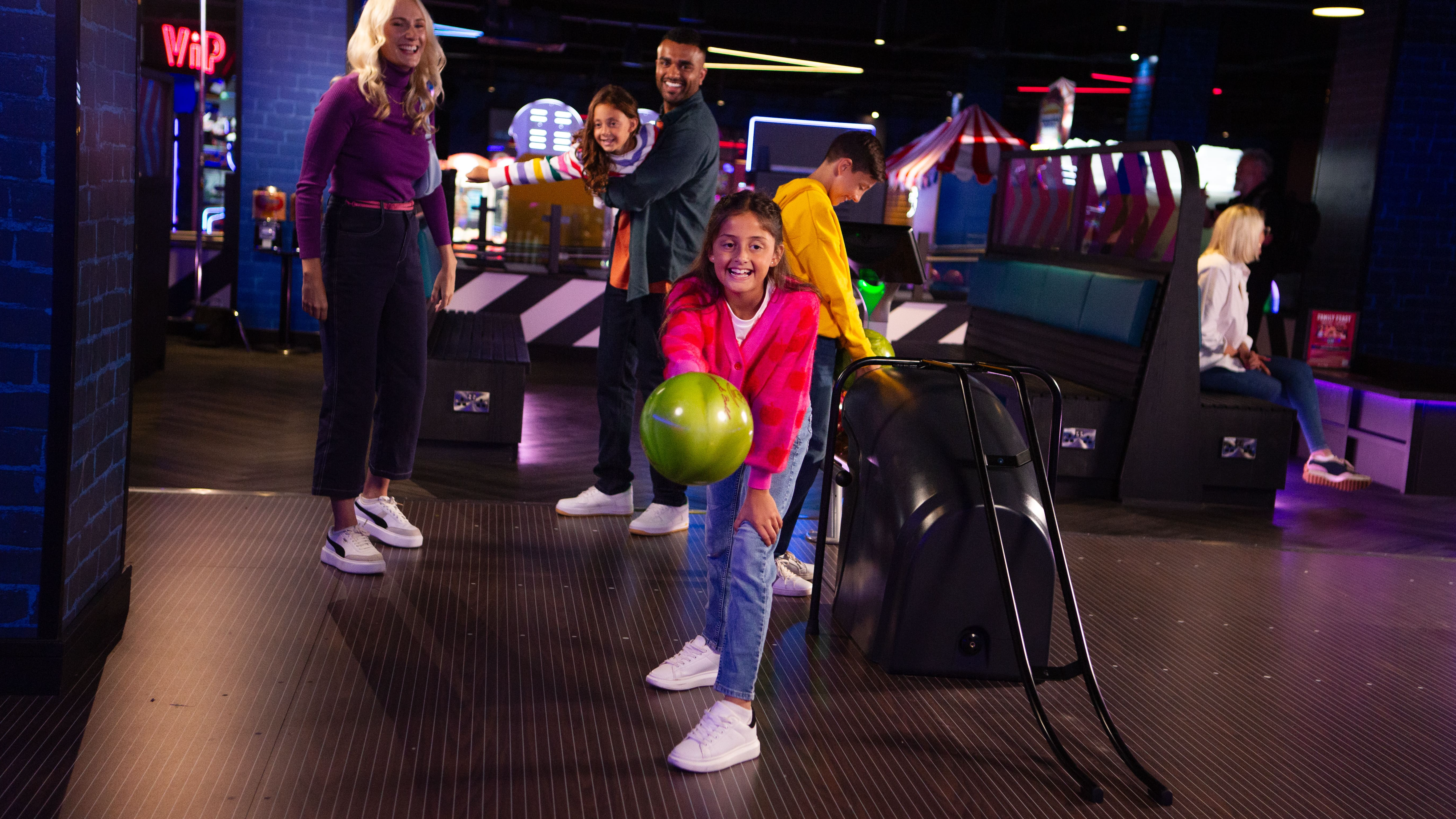 8 Pezzi Portachiavi Mini Bowling con Charm di Palla e Birilli per