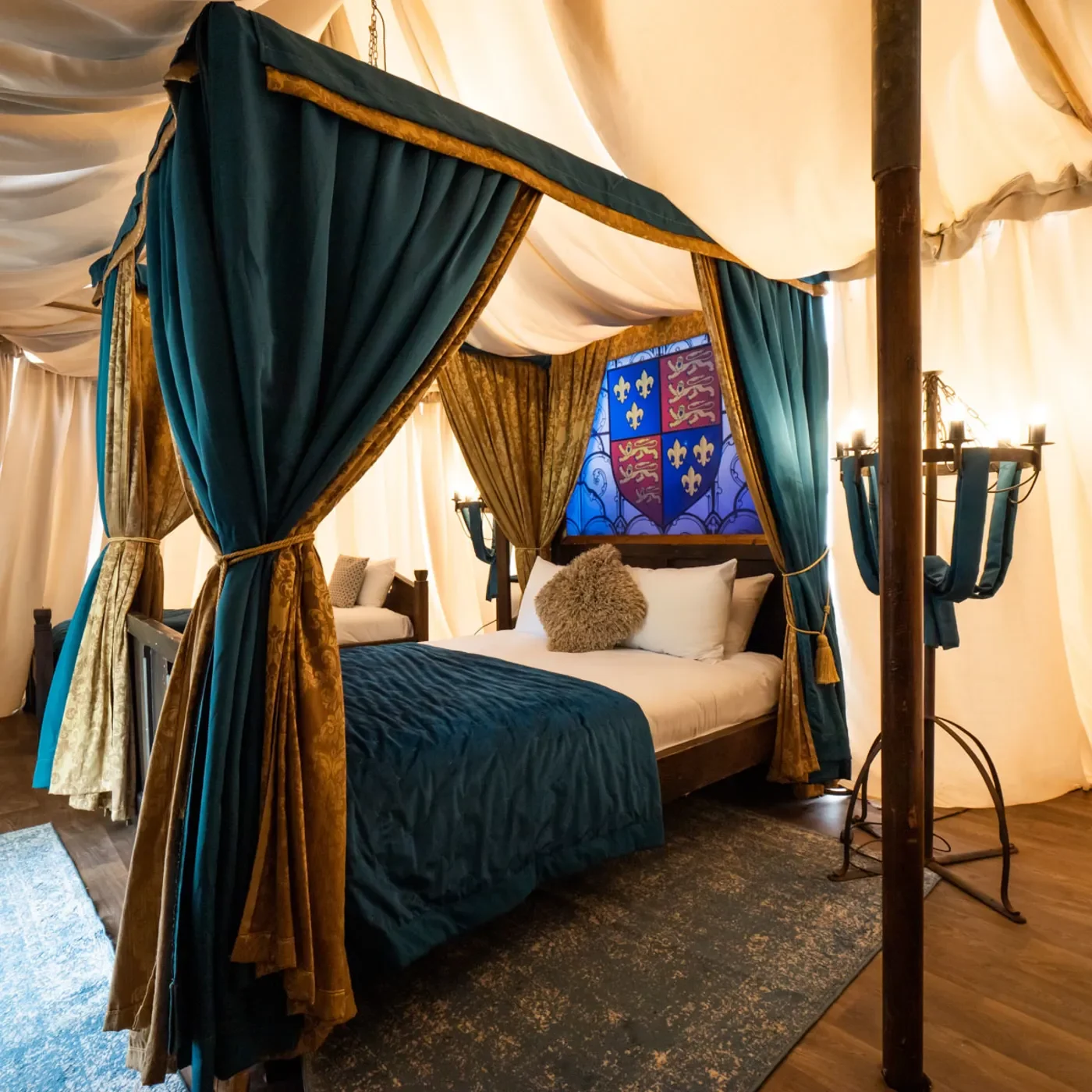 Outdoor Canopy with Thrones